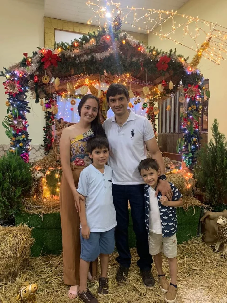 Lic. Pedro Benítez y familia